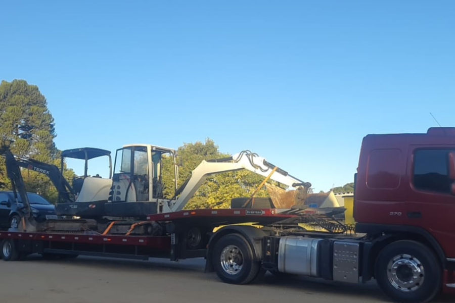 Transporte de plataforma baixa pela Mendonça Guinchos
